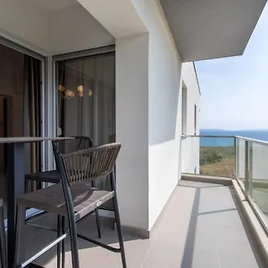 Cosmopolitan **** Apartment