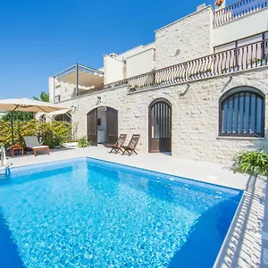 Melody M With Private Pool Apartment